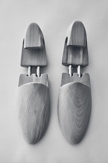 WOODEN SHOE FORM SET - Light beige by Zara