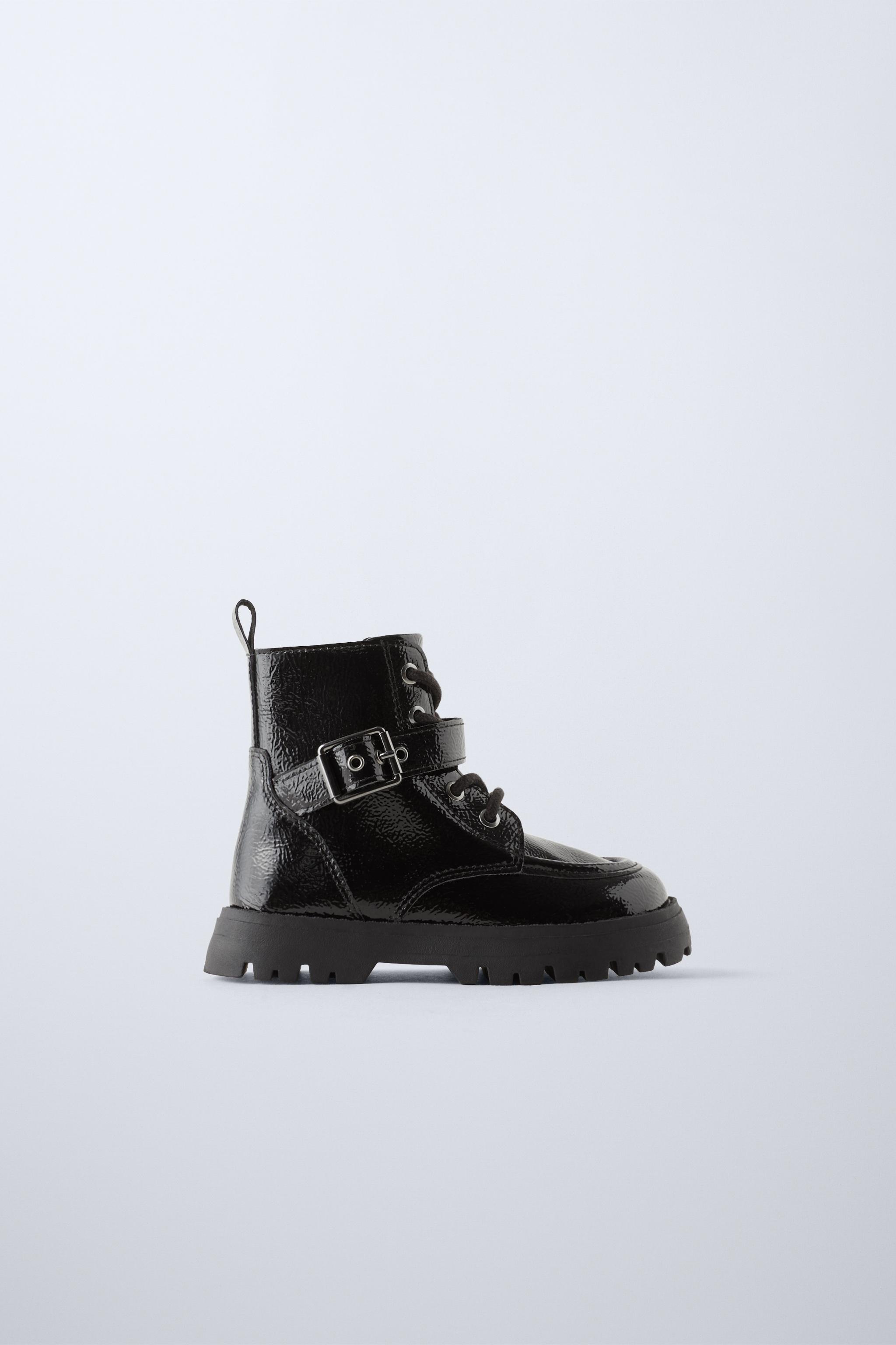 Buckle boots black top