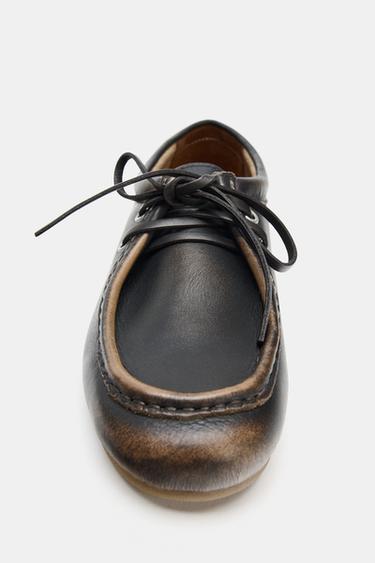 MOCASSINS BATEAU EN CUIR - Marron de Zara - Image 3