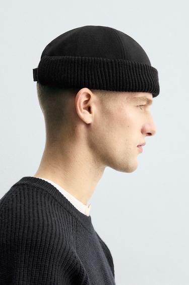 CONTRAST SHORT BEANIE - Black by Zara - Image 1