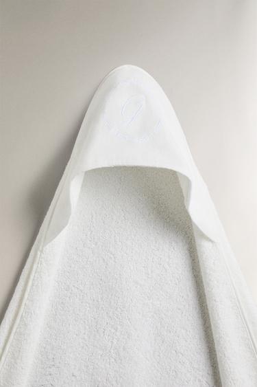 MUSLIN HOODED BABY TOWEL WITH LETTERS - 858 by Zara - Image 0