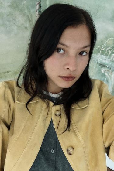 VESTE EN CUIR DAIM 100 % - Beige rosé de Zara