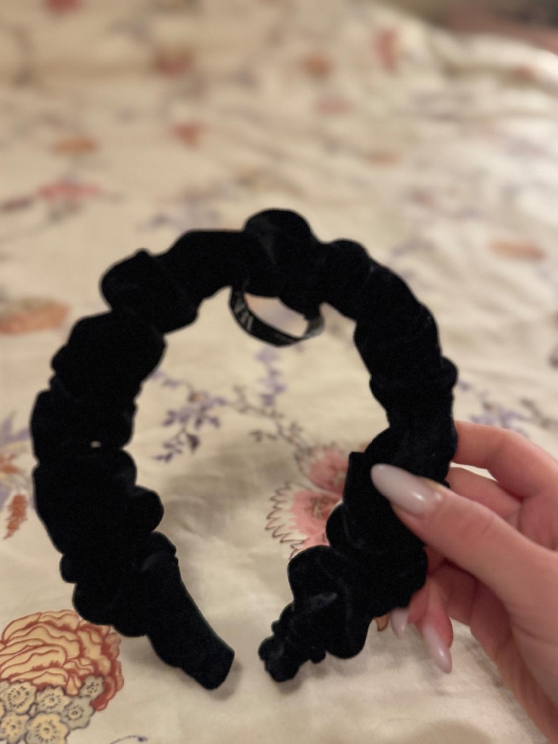 RUCHED VELVET HEADBAND - Image 3