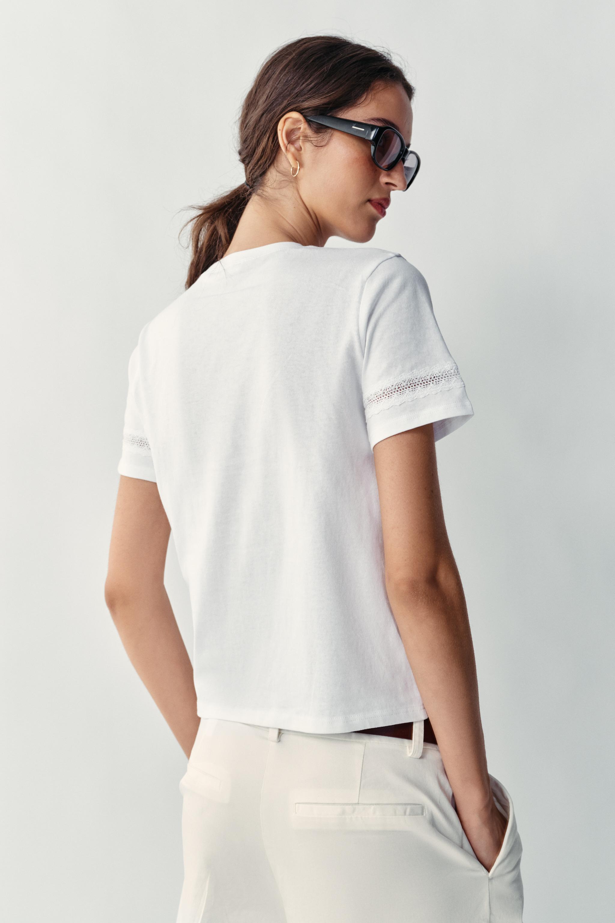 SHORT SLEEVE T-SHIRT WITH HARDWARE