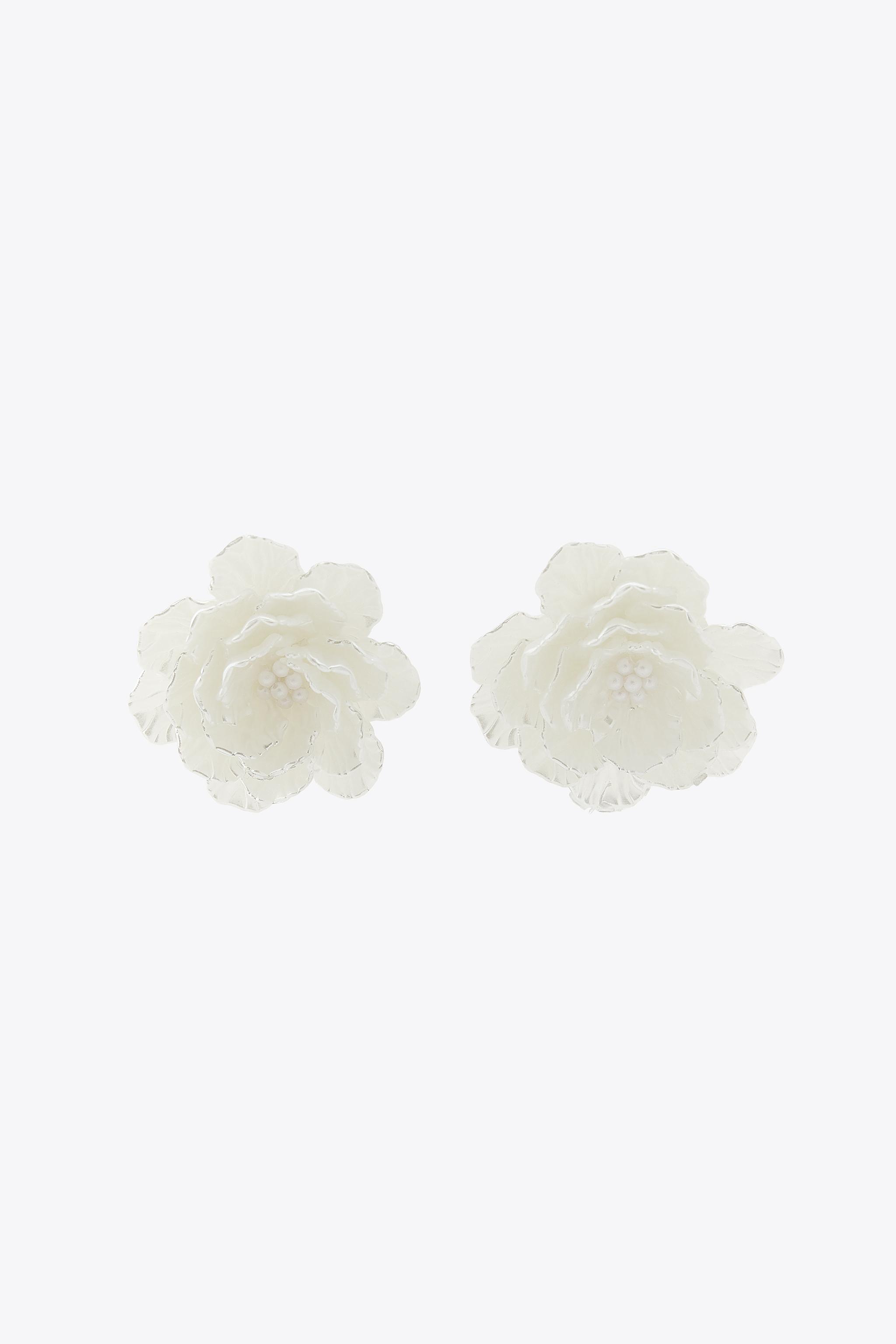 EMBOSSED FLOWER EARRINGS - Ecru | ZARA United States