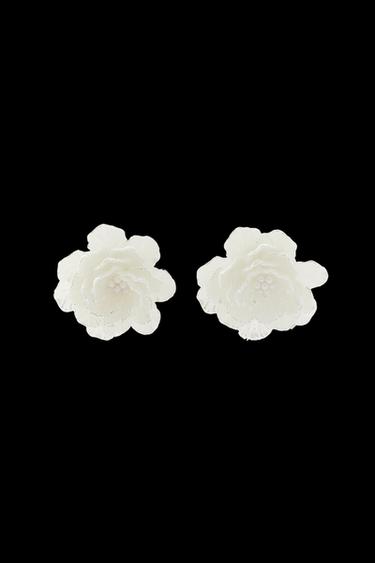 Zara EMBOSSED FLOWER EARRINGS - Ecru - Image 0