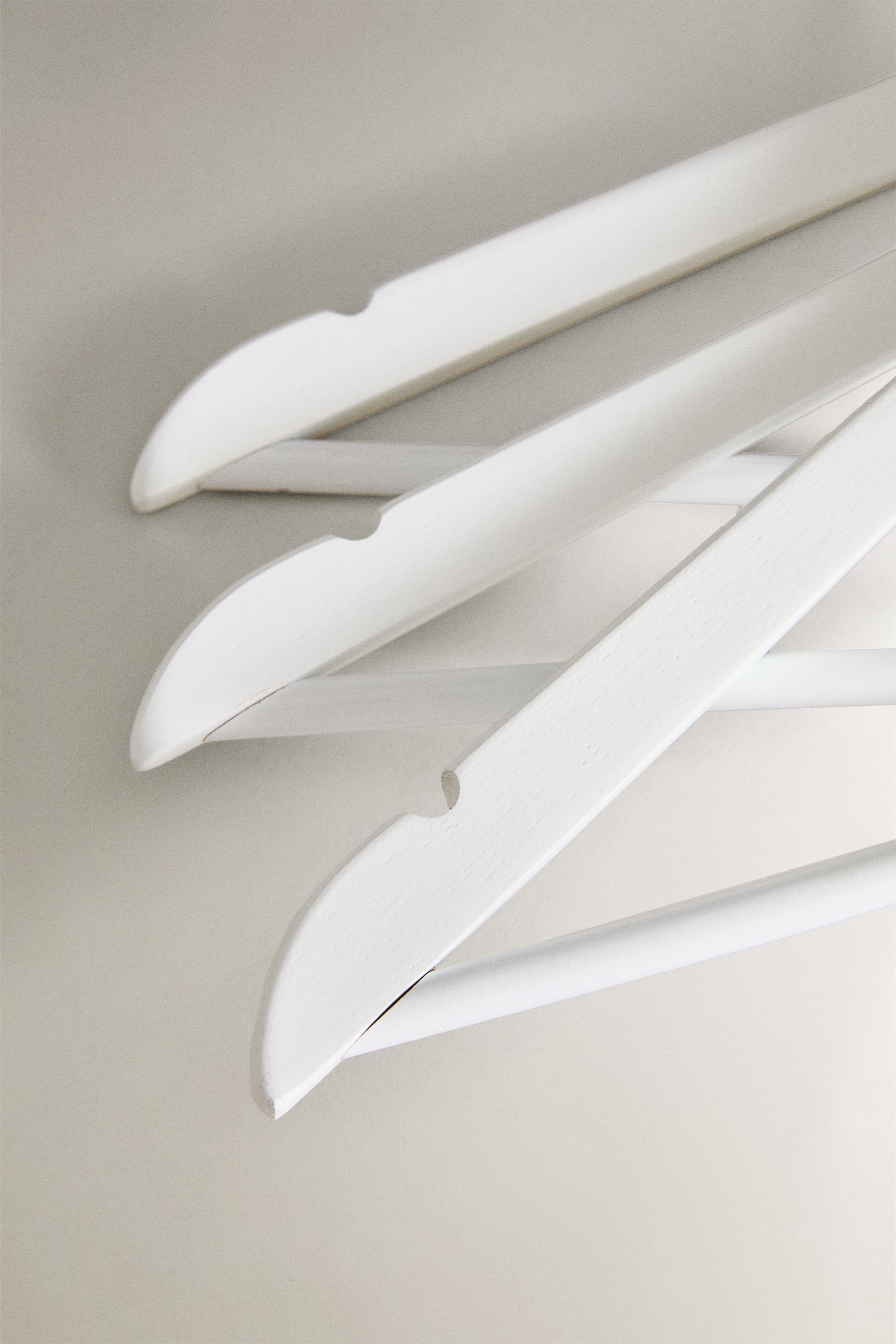 LACQUERED WOODEN HANGER (SET OF 3) — White