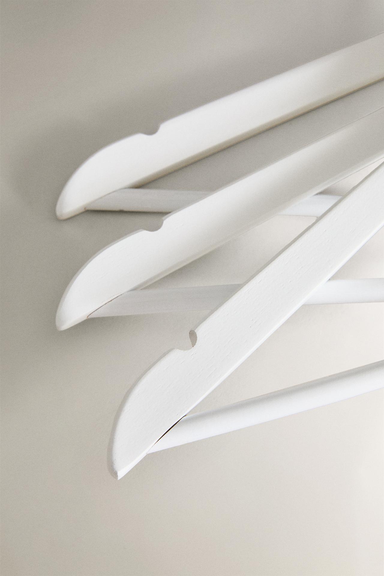 LACQUERED WOODEN HANGER (SET OF 3) — White