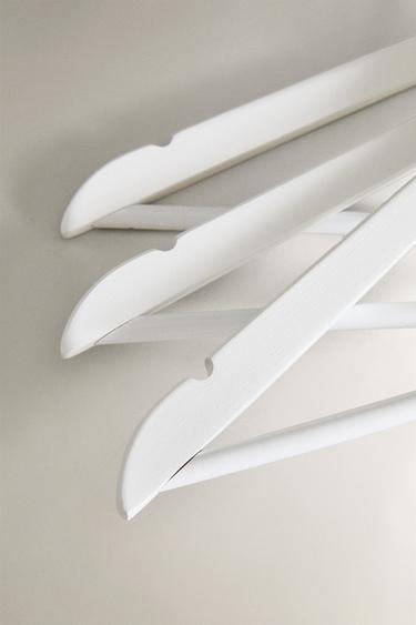 LACQUERED WOODEN HANGER (SET OF 3) — White 2