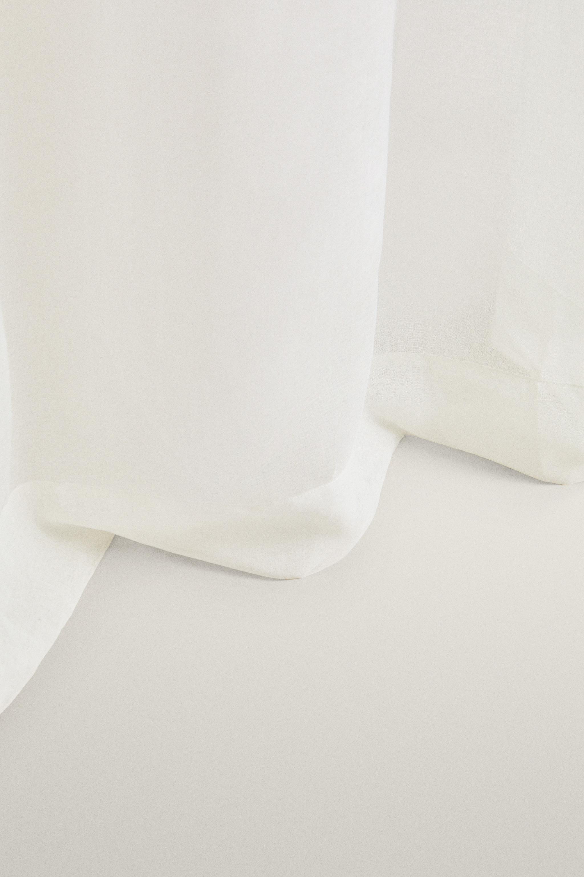 LOW FILTRATION DOUBLE-WIDTH CURTAIN