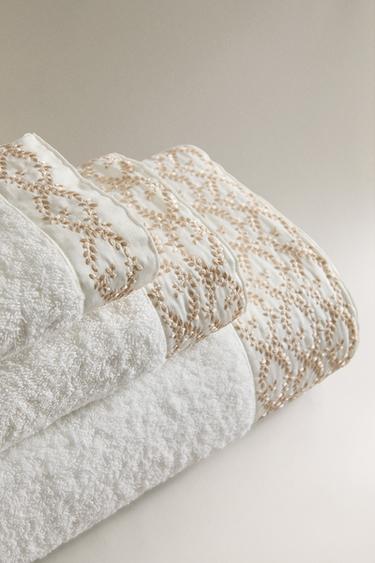 SERVIETTE DE BAIN APPLIQUE BRODERIE FEUILLES - Or de Zara - Image 1