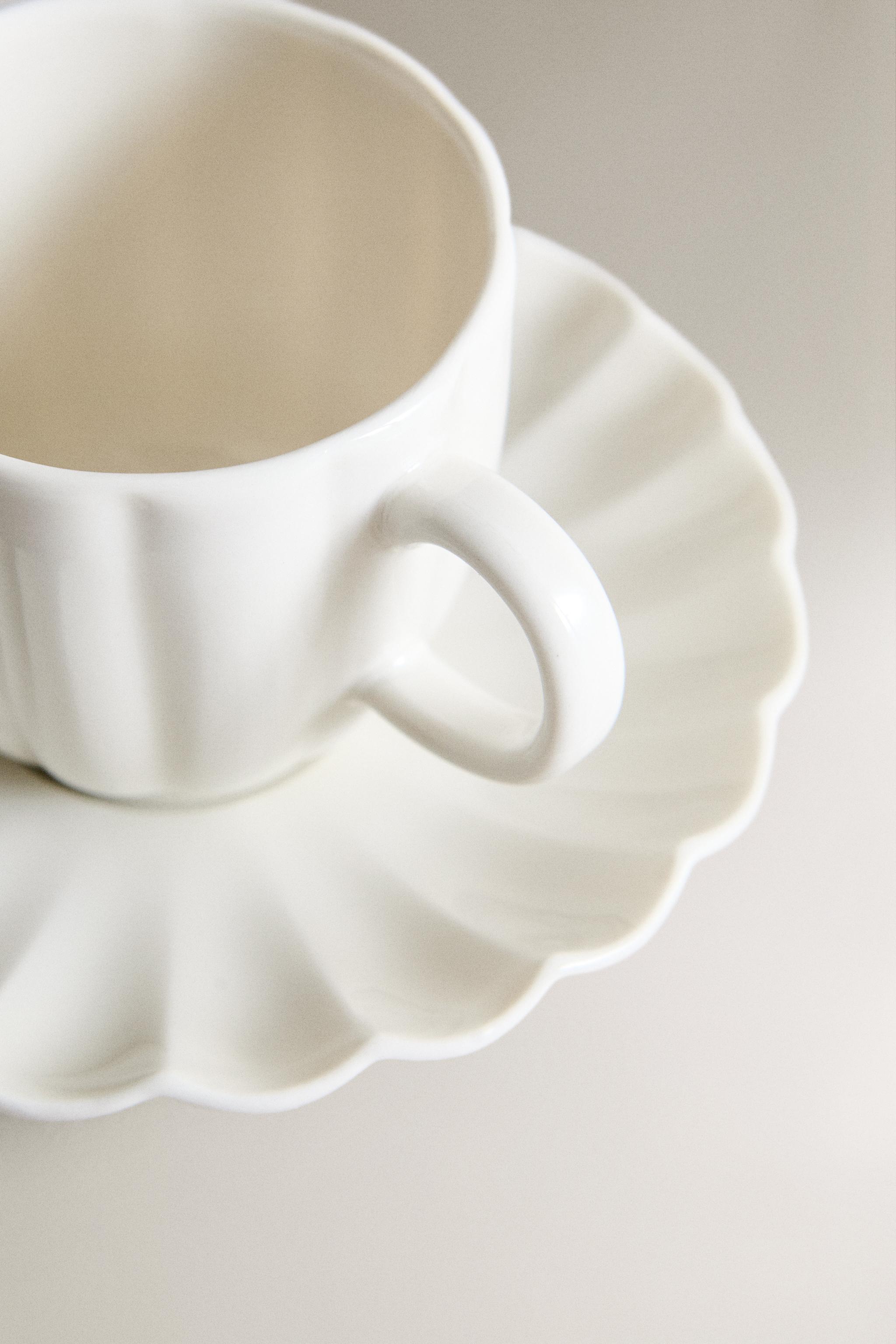 TASSE ET SOUCOUPE PORCELAINE ONDES