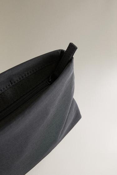 MEDIUM TECHNICAL FABRIC WASH BAG - Black by Zara - Image 4