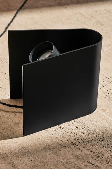 SPOTLIGHT 01 - Black by Zara