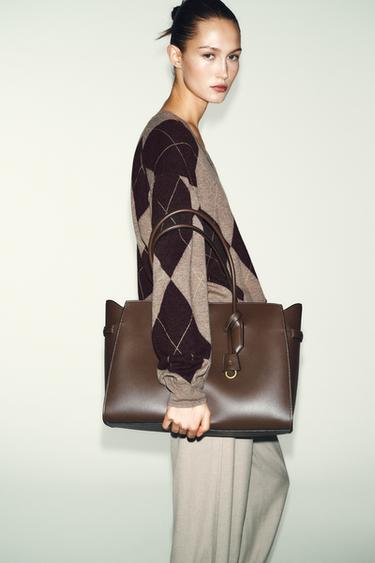 SHOPPER DE HOMBRO - Chocolate de Zara