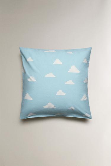 CHILDREN’S CLOUD PRINT PILLOWCASE - Light blue by Zara - Image 2