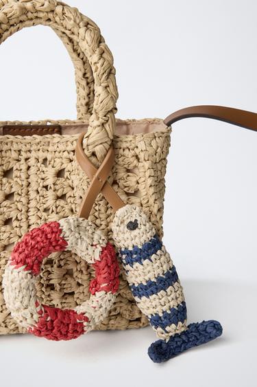 SAC BANDOULIÈRE EN RAFIA AVEC BRELOQUES MARINES - Blanc écru de Zara - Image 2