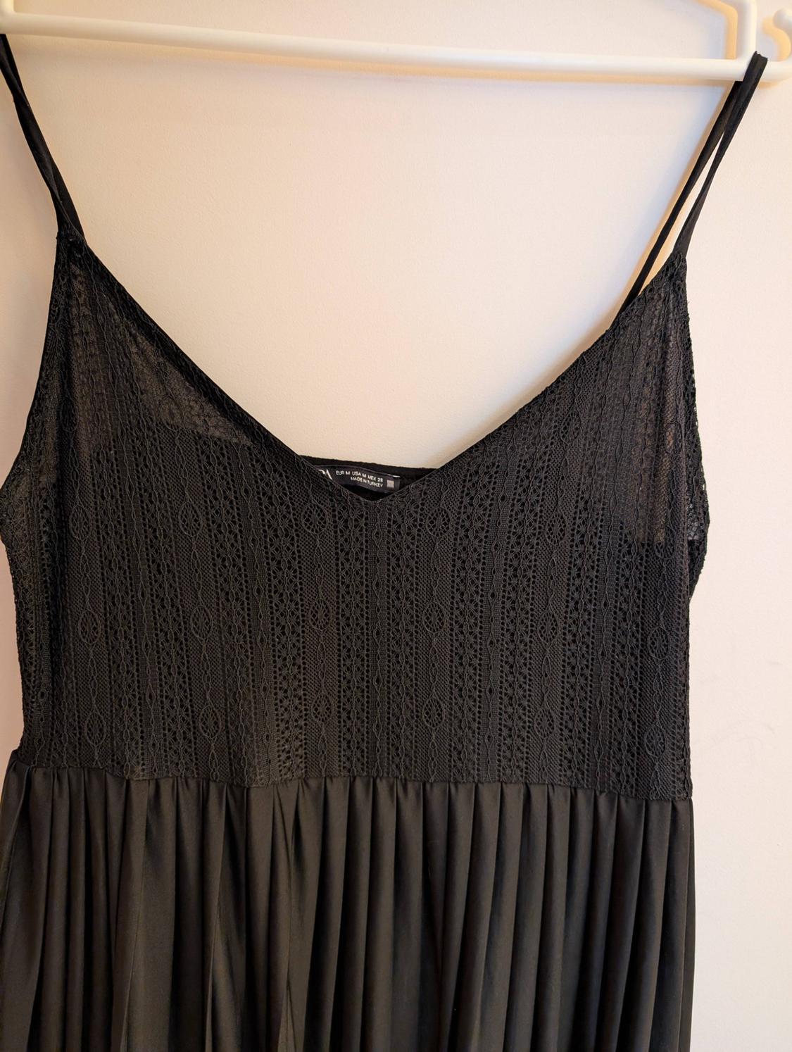 CONTRASTING PLEATED DRESS - Image 2