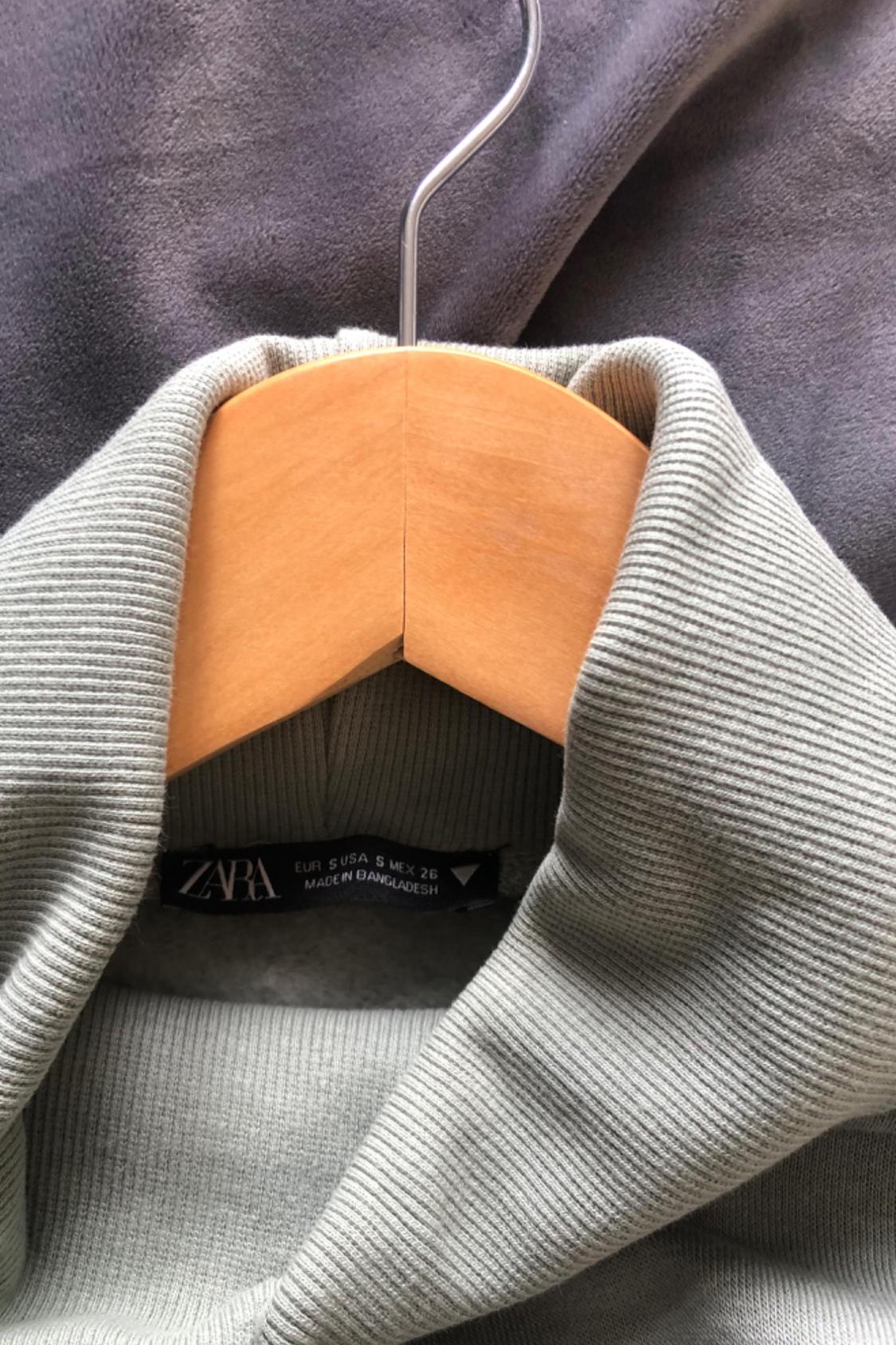 HIGH NECK SWEATSHIRT - Image 3
