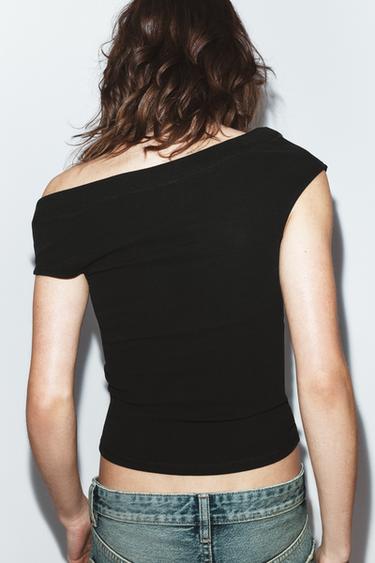 T-SHIRT COL BATEAU - Noir de Zara - Image 5