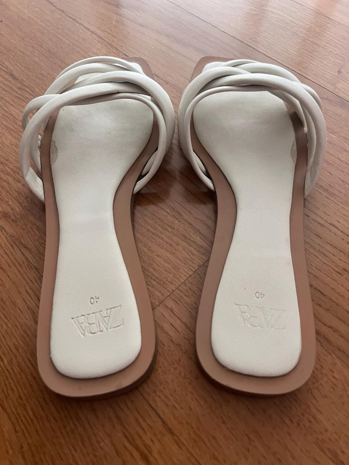 FLAT STRAPPY SANDALS - Image 2