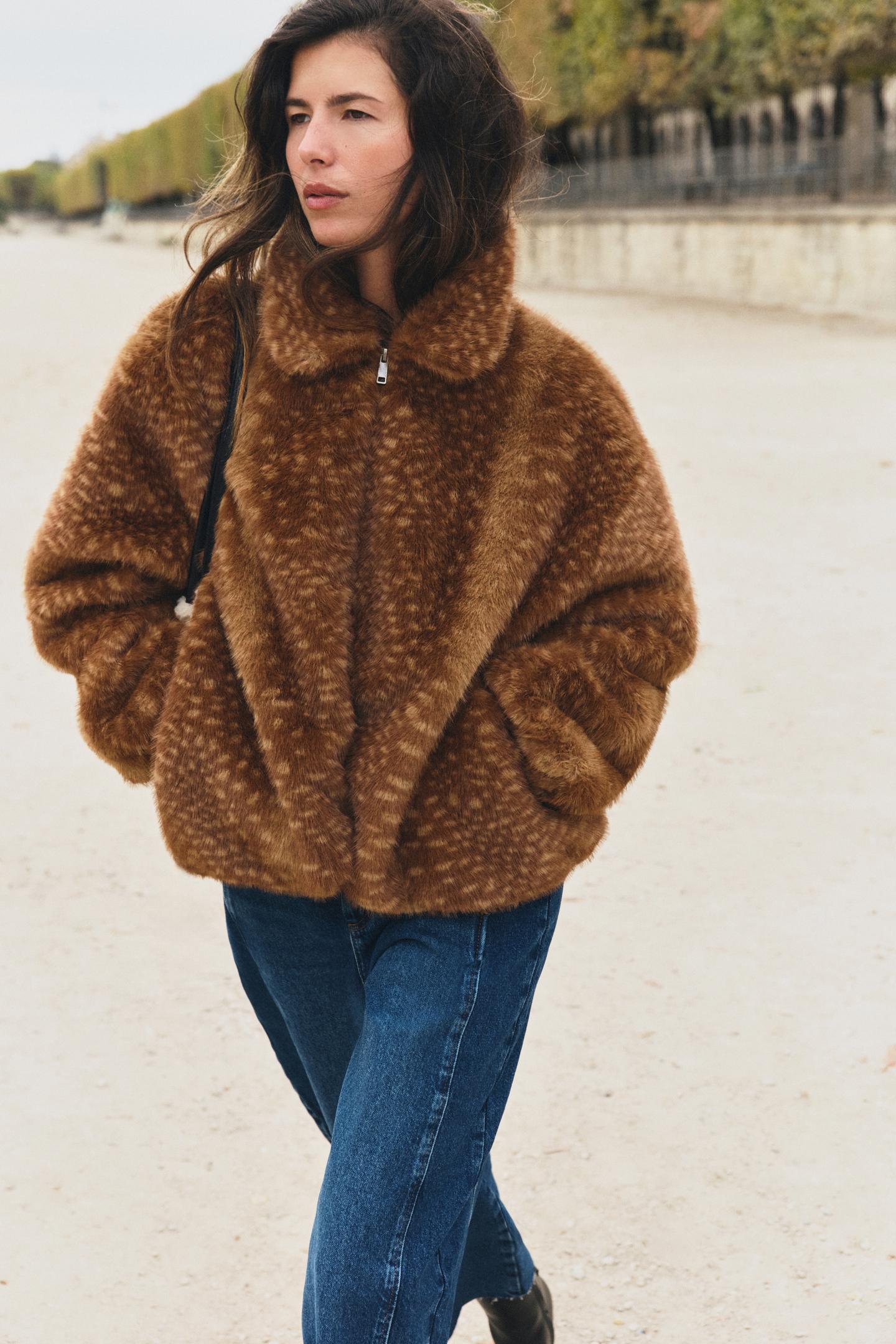 Женская куртка Zara Oversized Faux Fur Bomber, цвет: Серо-коричневый коричневый — фото 2
