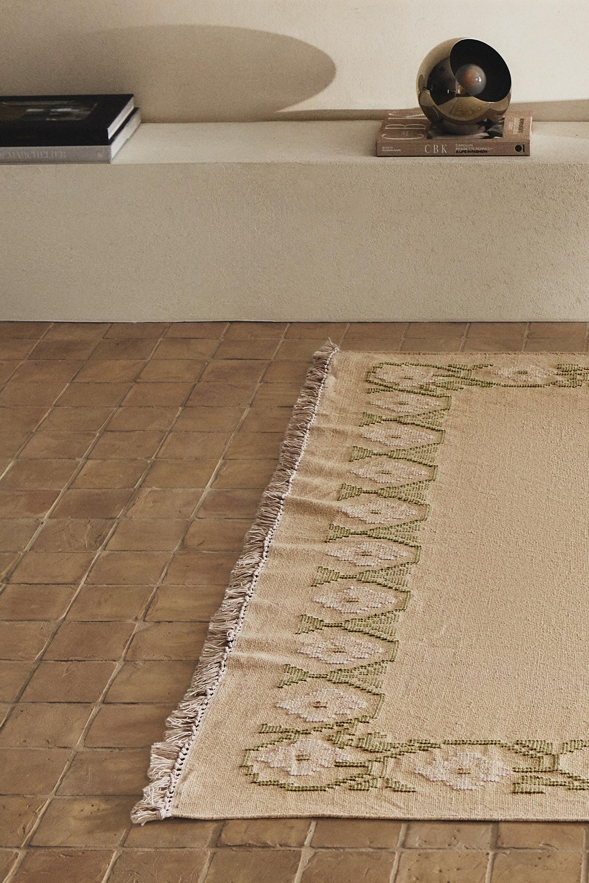JACQUARD FLORAL AREA RUG - Beige | ZARA Canada