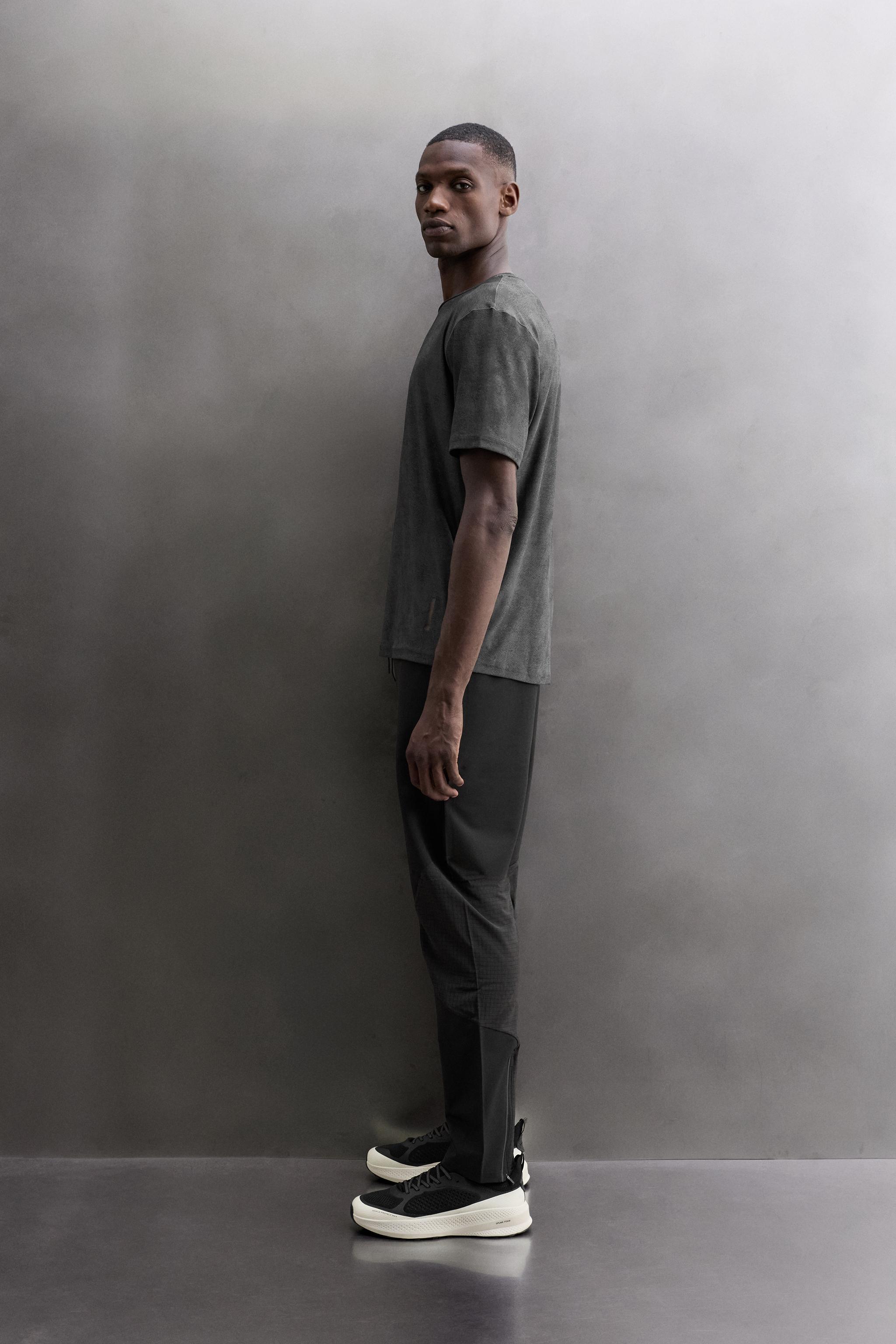 Zara KONTRAST JAKARLI KUMAŞ TEKNİK T-SHIRT görsel 4
