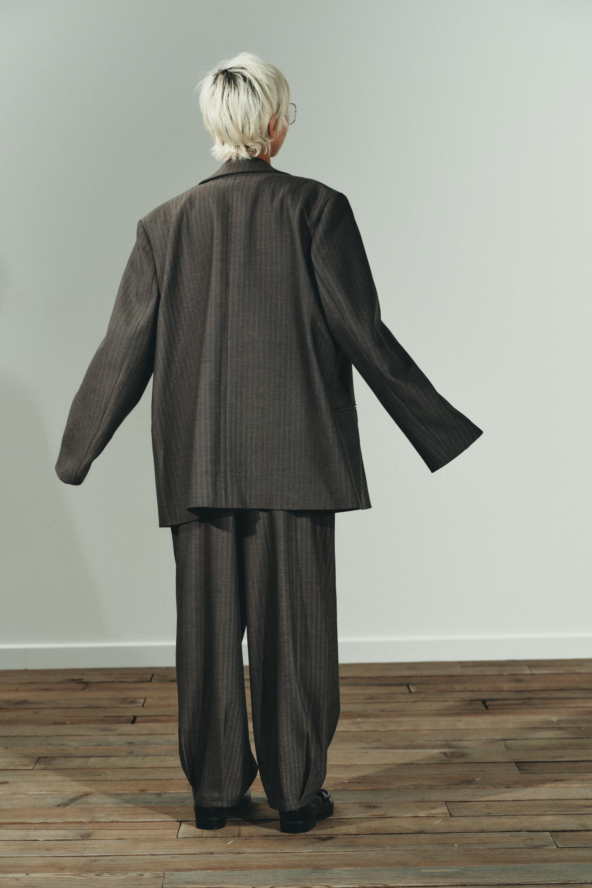 OVERSIZED MULTI-POSITION BUTTON BLAZER