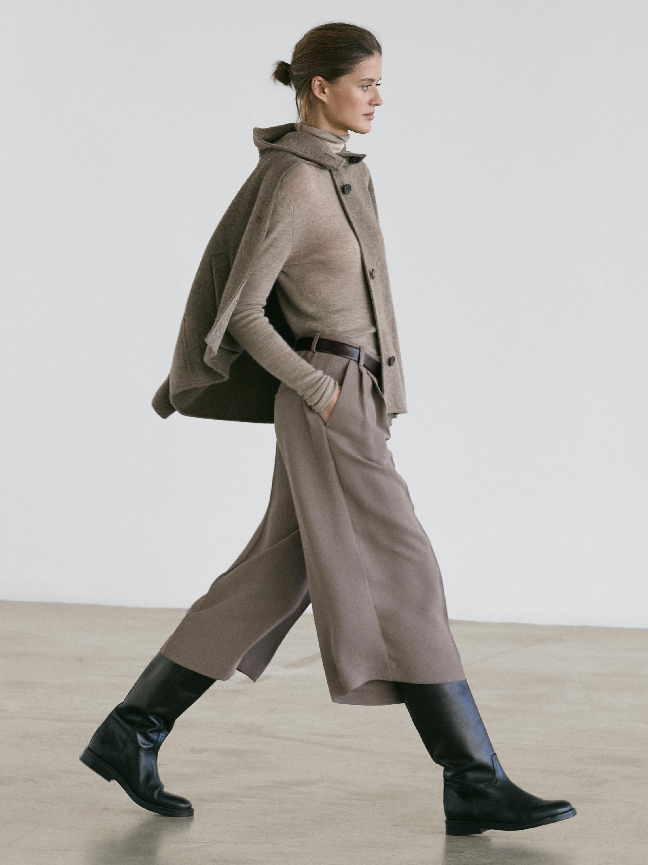 Flowing long wide-leg Bermuda shorts