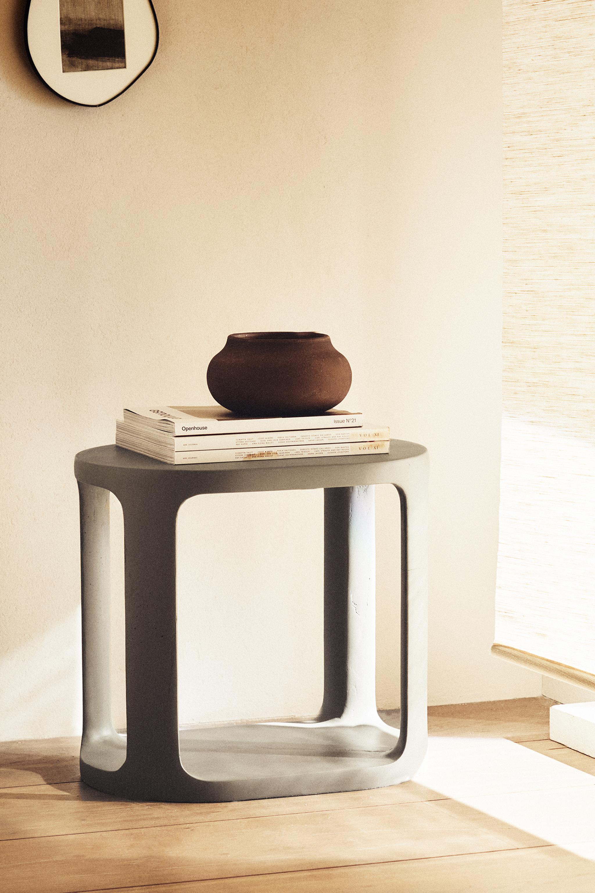 【2/9限定】ZARA  Round table with l SIDETABLE 02 - Gris | ZARA France