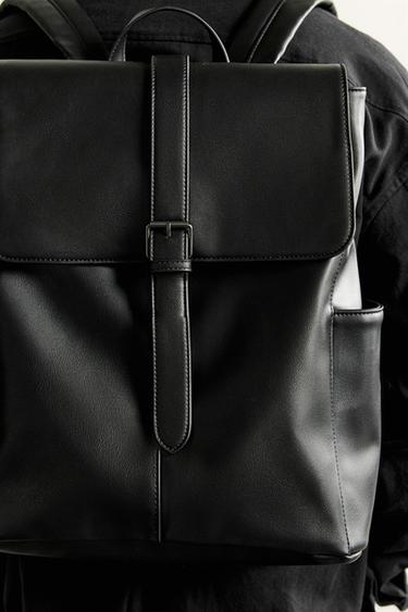 MOCHILA SOLAPA CINTURÓN - Negro de Zara - Imagen 0