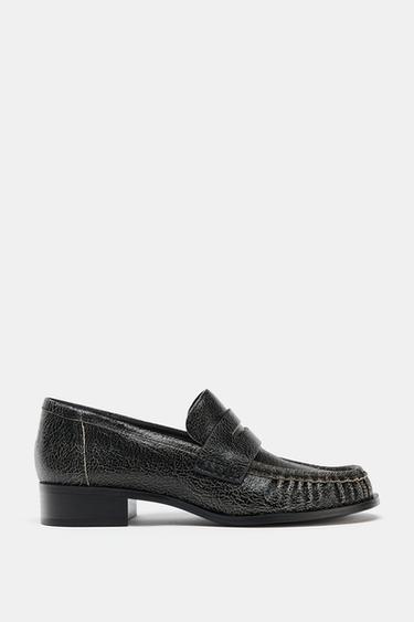 MOCASSINS EN CUIR EFFET USÉ - Gris de Zara