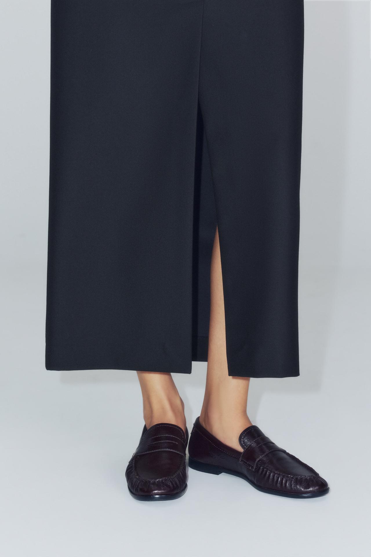 LEATHER LOAFERS — Brown