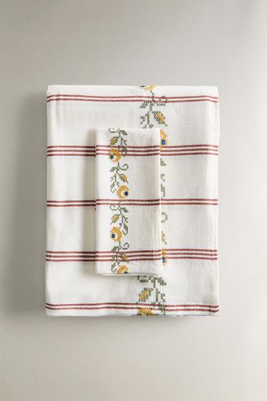 TOALHA DE MESA COM BORDADO FLORAL EM PONTO CRUZ - Terracota da Zara