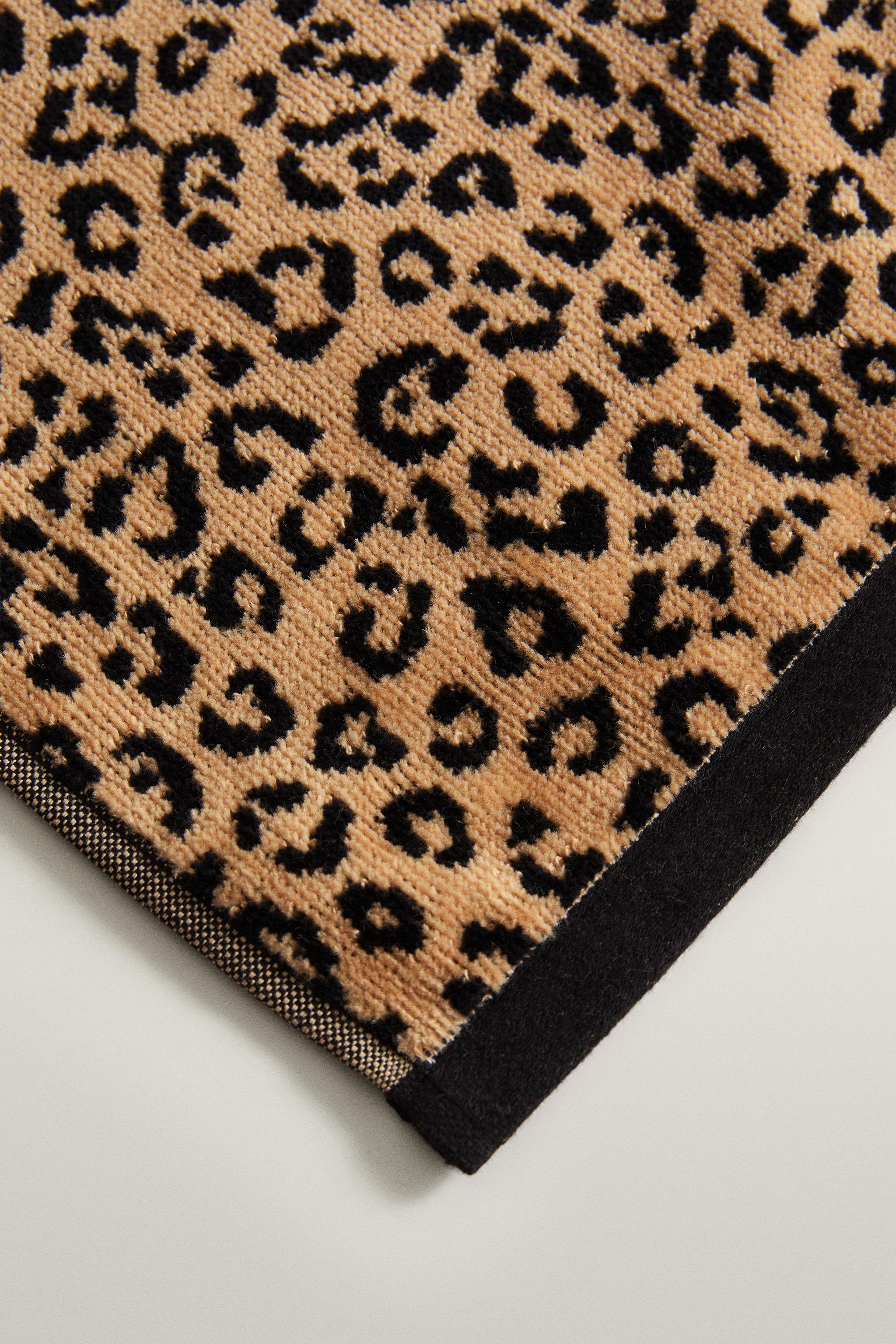 ANIMAL PRINT VELOUR BATH TOWEL
