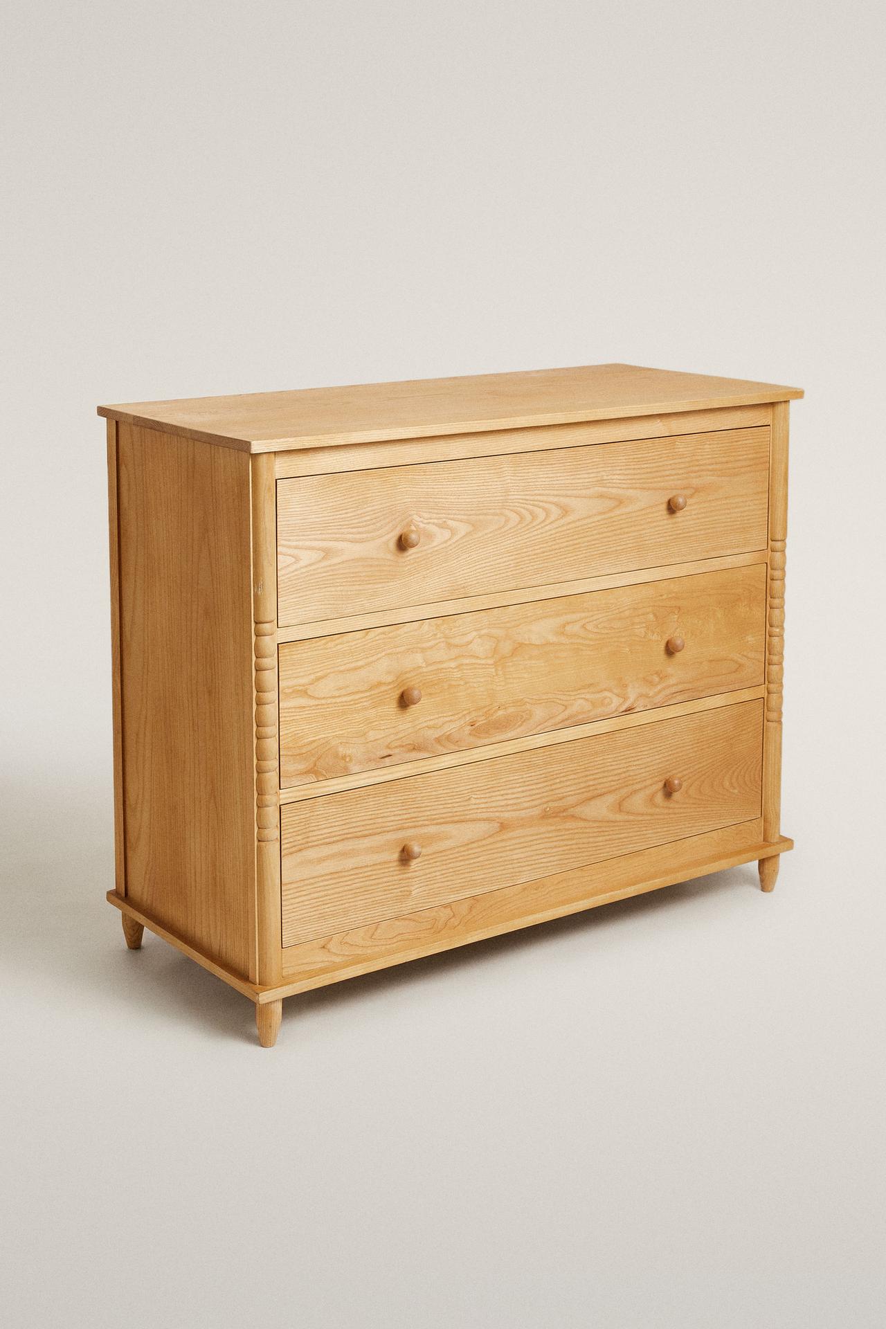 ASH WOOD CHEST OF DRAWERS — Light beige