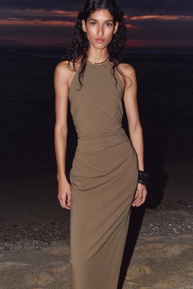 HALTER YAKA AKSESUARLI MİDİ ELBİSE