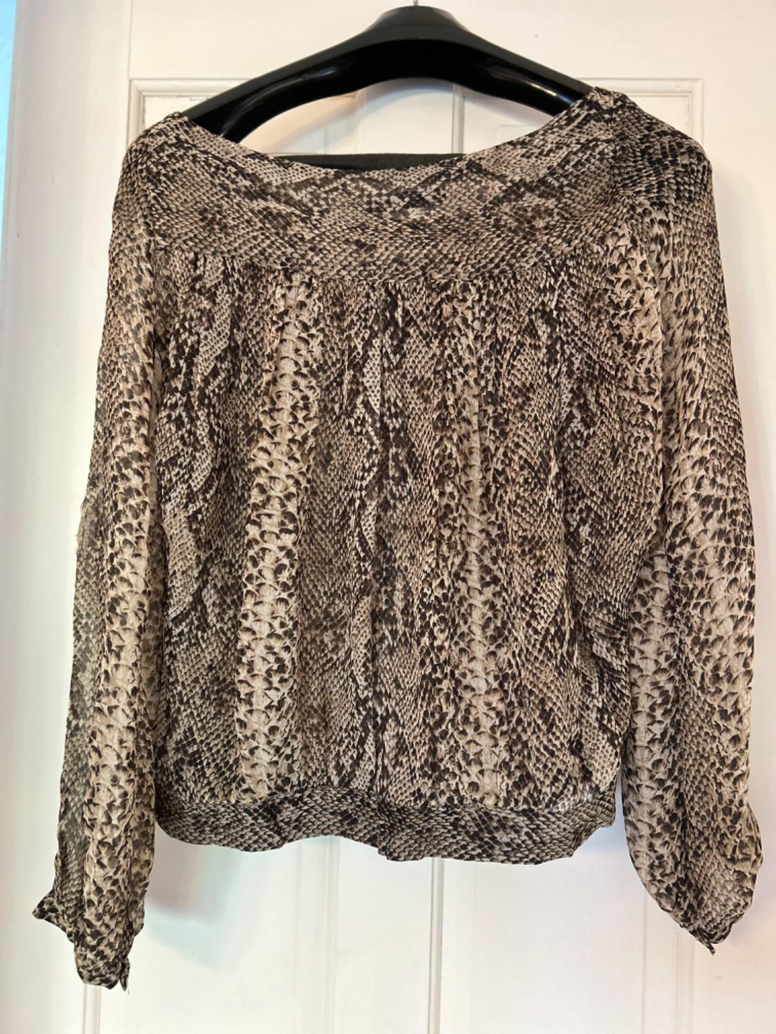 ANIMAL PRINT SHEER BLOUSE - Image 3