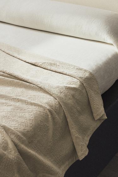 Zara Bej - PAMUKLU GEOMETRİK DESENLİ YATAK ÖRTÜSÜ