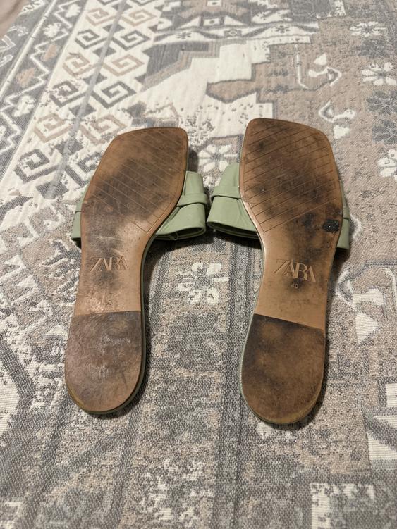 CHAIN TRIM LOW HEELED SANDALS - Image 2