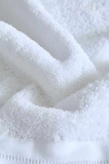 BATH TOWEL WITH EMBROIDERED APPLIQUÉ BAND - Oyster-white by Zara - Image 4