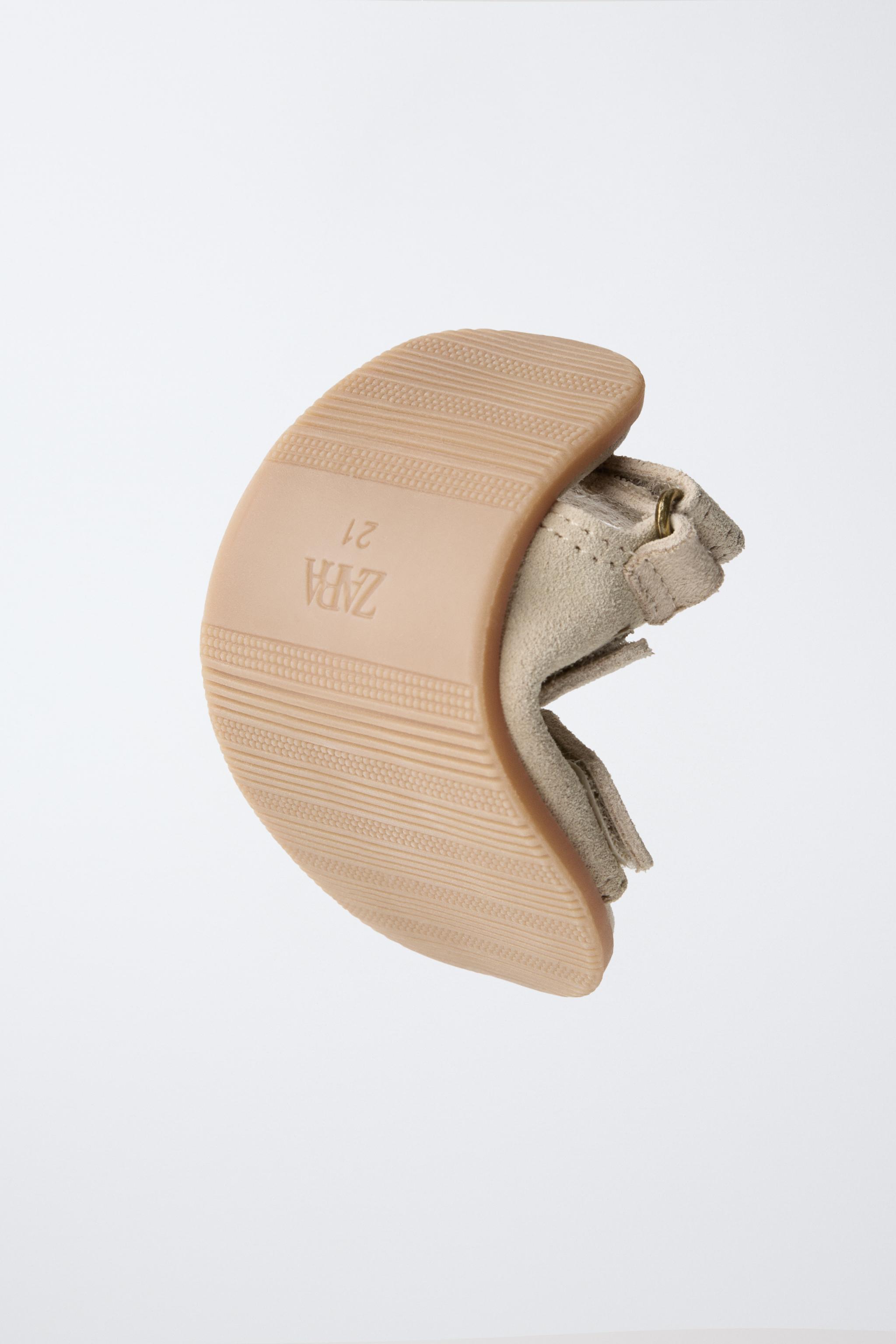 SANDALES EN CUIR BAREFOOT