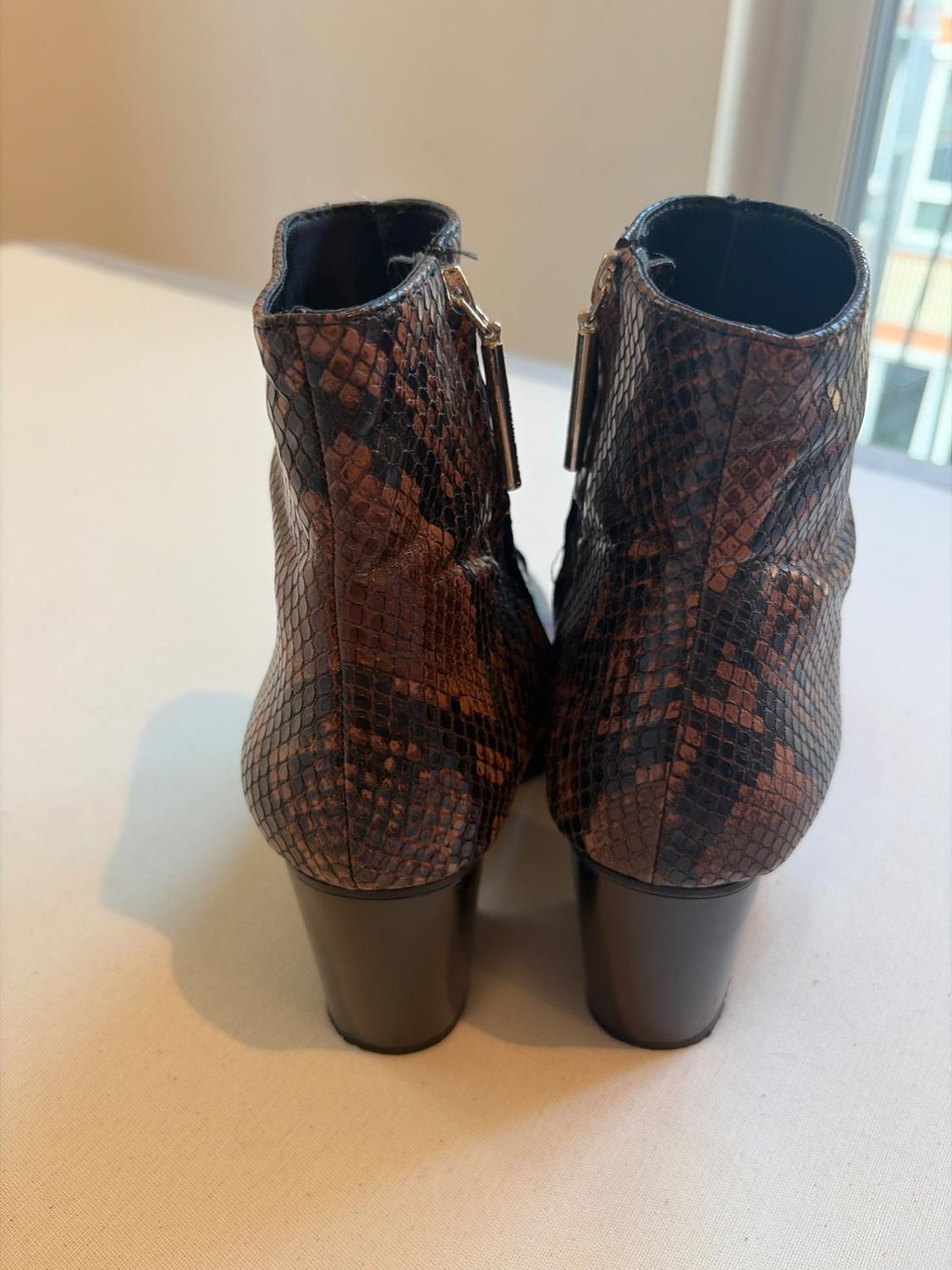 ZARA WOMAN SHOES, ANIMAL PRINT WITH BLACK HEEL. - Image 6