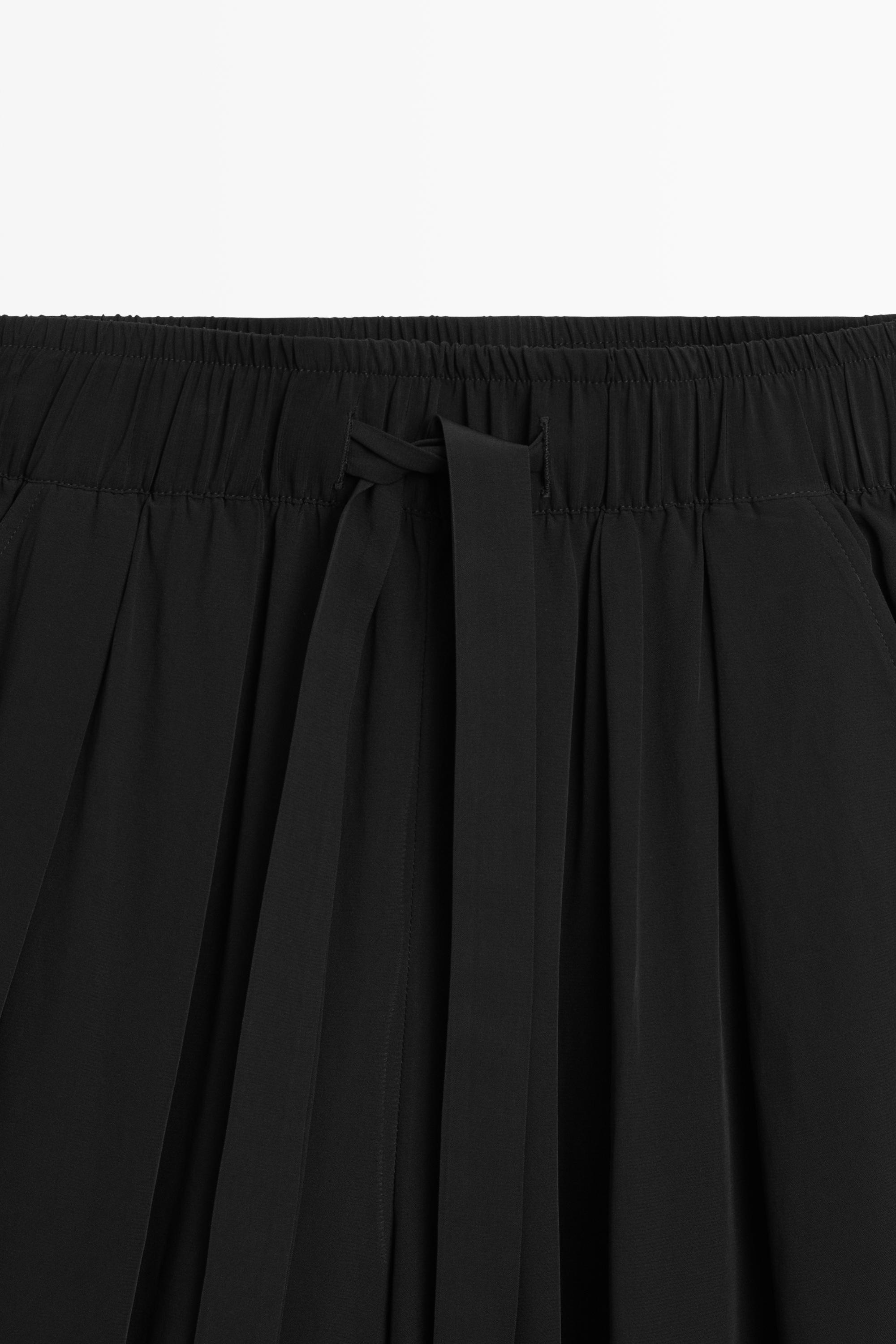 Flowing pants with tie-waist