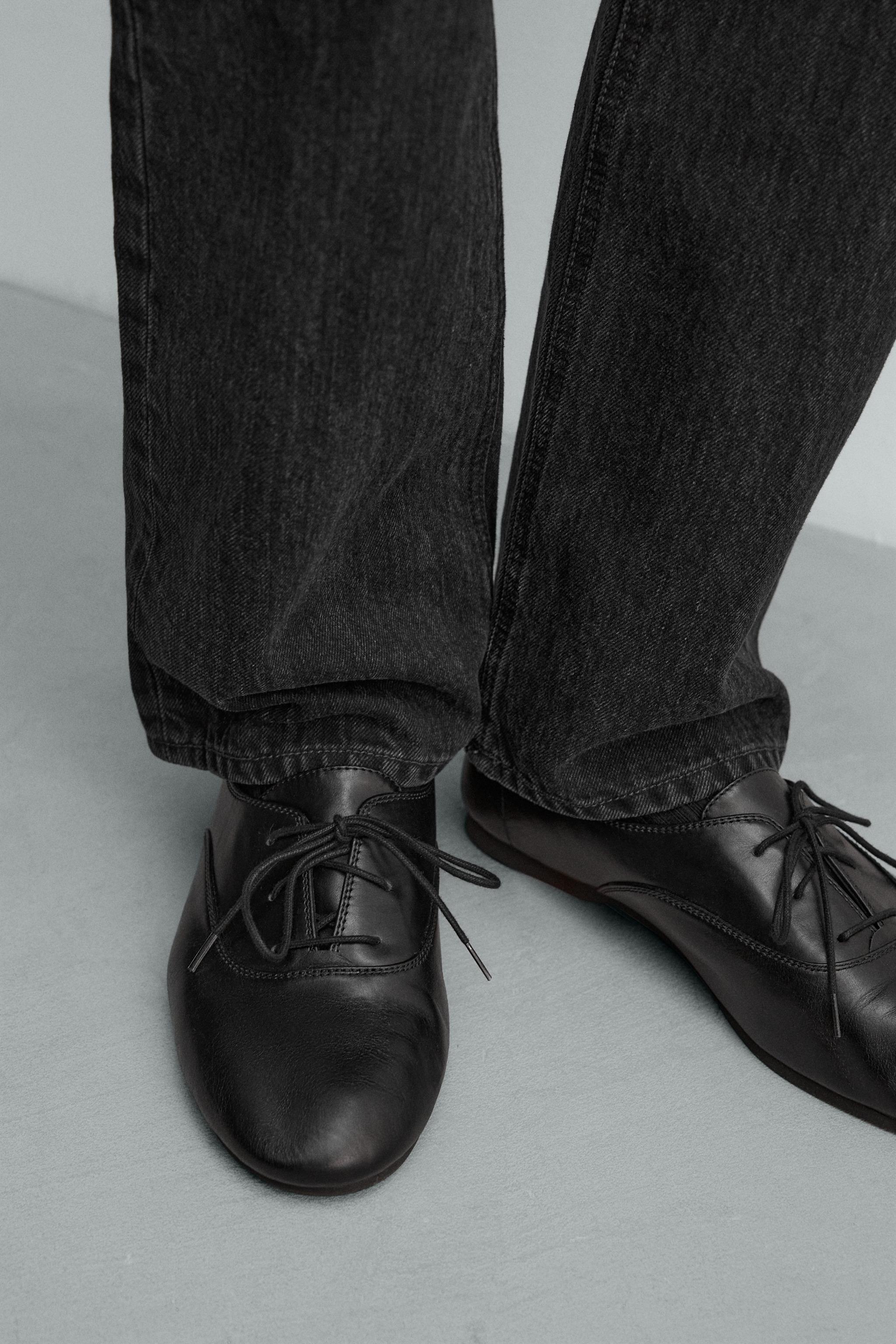 VIBRAM®ソール レザーシューズ AARON LEVINE X ZARA VIBRAM®ソール レザーシューズ AARON LEVINE X ZARA - ブラック | ZARA