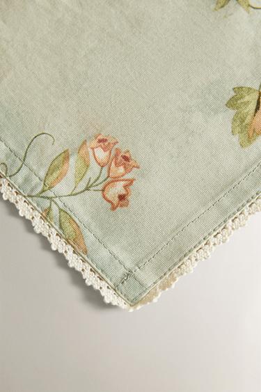 PACK OF FLORAL PRINT AND LACE TRIM NAPKIN (PACK OF 2) - Green by Zara - Image 2