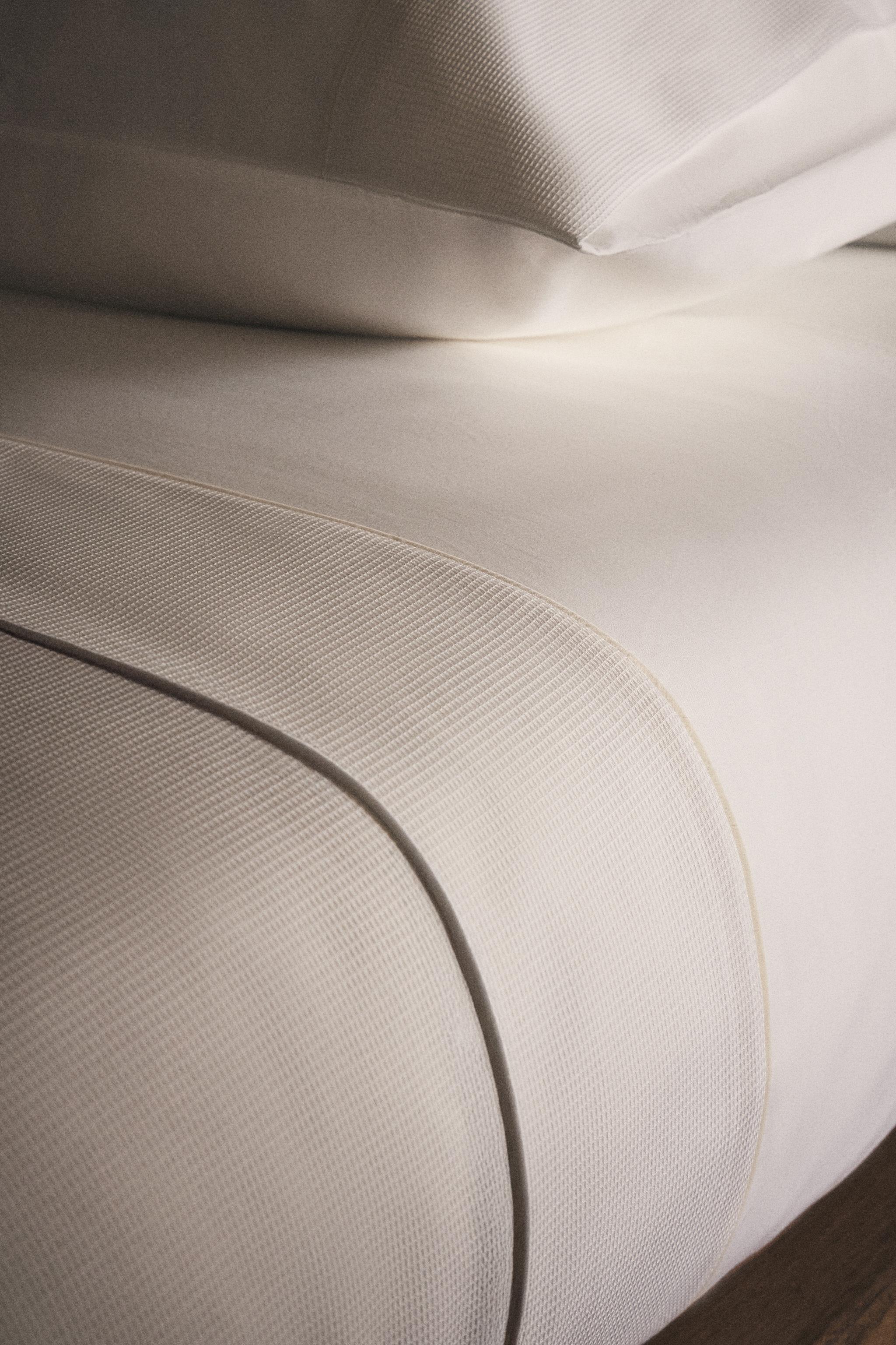 DUVET COVER FLAT SHEET WITH PIQUÉ PIPING