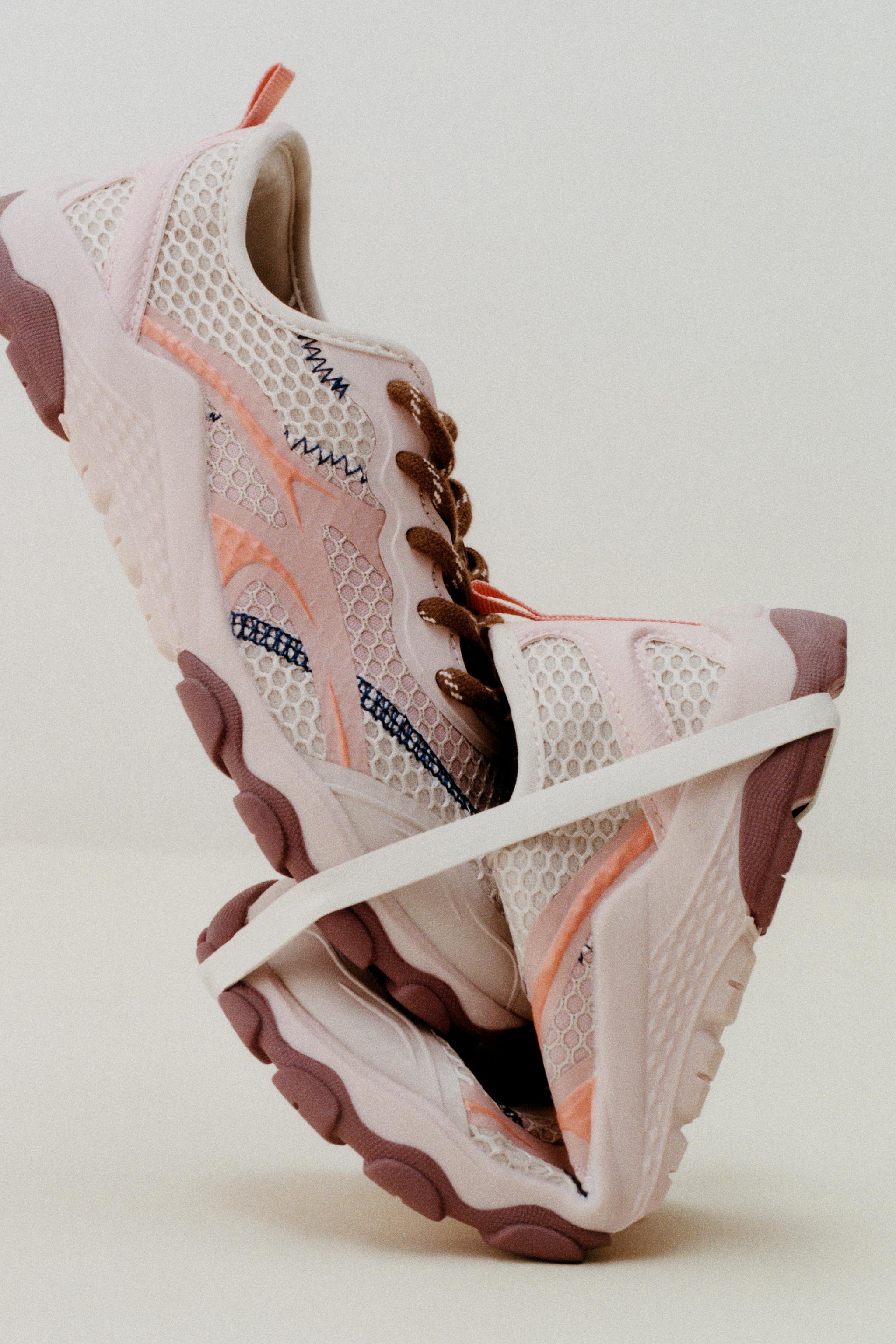 BAREFOOT MESH SNEAKERS — Pink
