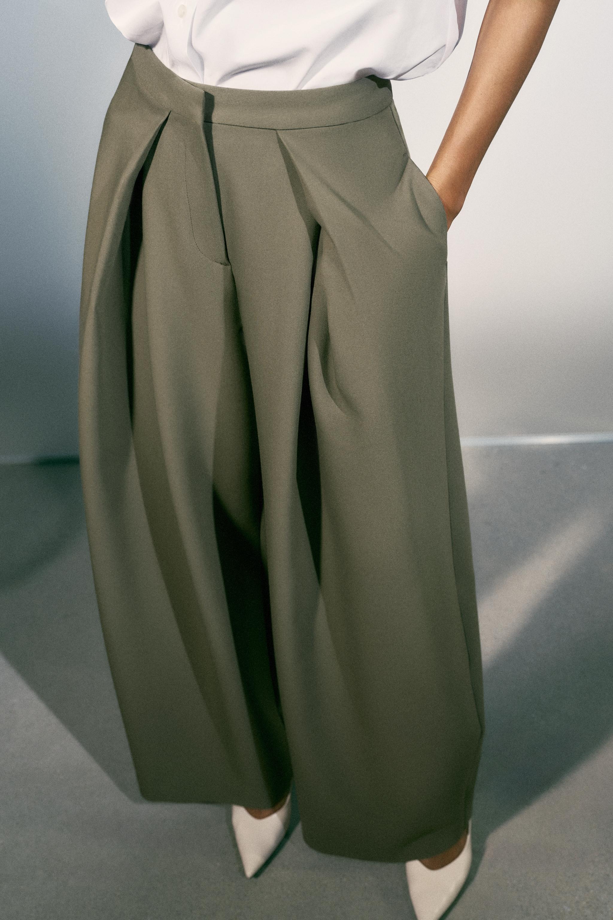 WIDE-LEG PLEATED PANTS